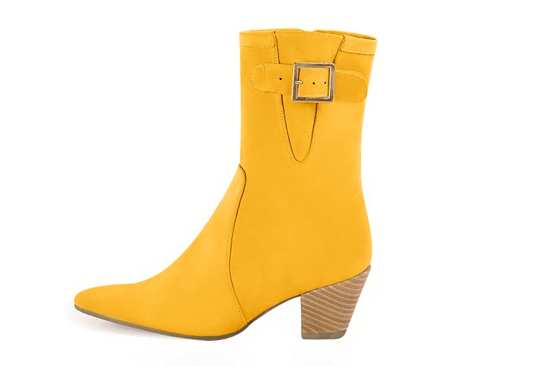 Bottines élégantes et raffinées avec une fermeture éclair à l'intérieur, coloris jaune soleil. Bout effilé. Mi-haut à haut. Talon conique. Personnalisation : Choix des cuirs, des couleurs et des talons. Cou-de-pied sur mesure. - Florence KOOIJMAN